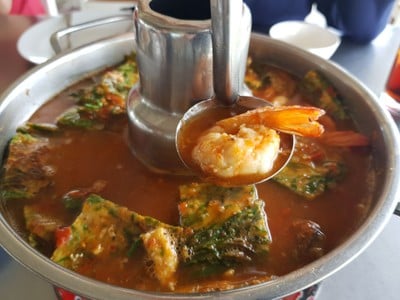 เมนูของร้าน ชายเลซีฟู๊ด แอนด์ รีสอร์ท สะพานปลาชะอำ เพชรบุรี