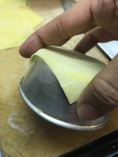 วิธีทำ ไข่ต้มหมูเด้งต้มยำในถ้วยเกี้ยว 