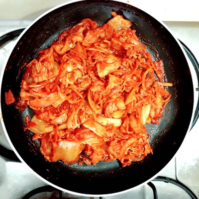 วิธีทำ เต้าหู้กับกิมจิผัด (เต้าหู้กิมจิ) stir fried pork with kimchi and tofu