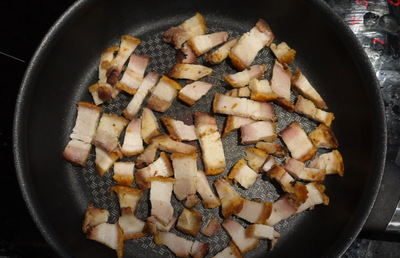 วิธีทำ คะน้าผัดหมูกรอบพริกแห้ง รีดน้ำมันจนหมูแห้งกรอบ หอมกลิ่นพริกแห้ง