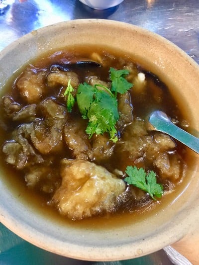 เมนูของร้าน หูฉลามน้ำแดงบรั่นดี น้องนิว