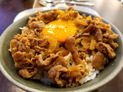 ข้าวหน้าเนื้อเสือร้องไห้ตุ๋น