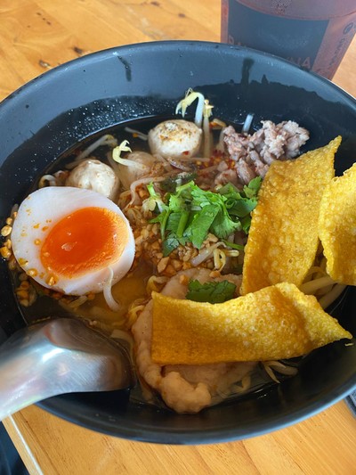 ก๋วยเตี๋ยวต้มยำไข่