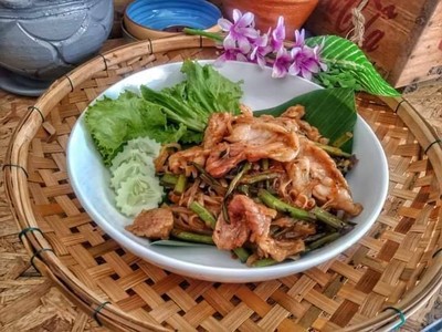 ผัดหมี่กระเฉด