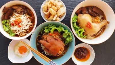ร้านมีเส้น ก๋วยเตี๋ยวขาหมูโบราณ ไก่ตุ๋น หมูตุ๋น @ท่าข้าม ท่าข้าม พุนพิน