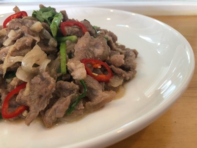 เนื้อผัดน้ำมันหอย สไตล์หยุนหนาน