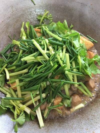วิธีทำ “ผัดเห็ดฟางเต้าหู้ไข่” วิธีทำ “ผัดเห็ดฟางเต้าหู้ไข่”