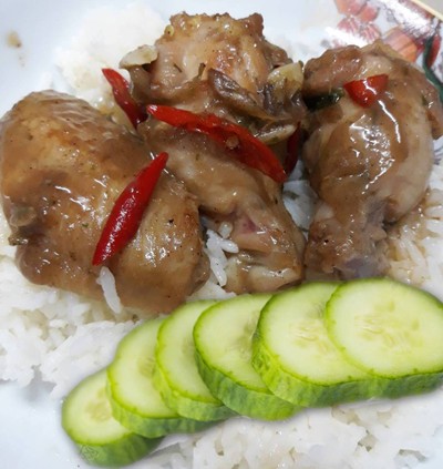 ข้าวหน้าปีกไก่อบ สูตรอาม่า