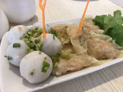 ลูกชิ้นปลา + เกี้ยวกุ้งลวกจิ้ม