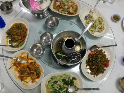 อาหาร หรือ เครื่องดื่ม