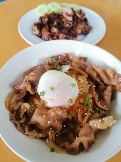 ข้าวหน้าหมู3ชั้นไข่ลาวา