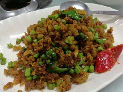 ปลาดุกฟูผัดเครื่่องแกง