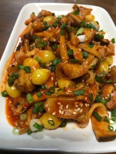 เห็ดสามอย่างผัดซอสพริกเกาหลี เห็ดสามอย่างผัดซอสพริกเกาหลี
