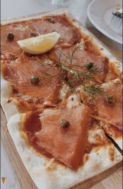 พิซซ่าแซลมอนรมควัน