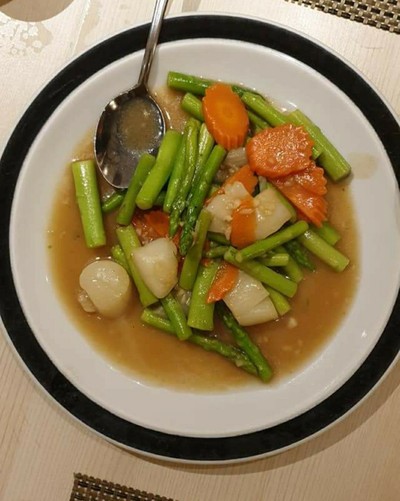 ผัดหน่อไม้ฝรั่งเอ็นหอย