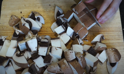 วิธีทำ ผัดเห็ดยักษ์กังเปา เมนูมังสวิรัติรสชาติจัดจ้าน หอมพริกทอดและเม็ดมะม่วง