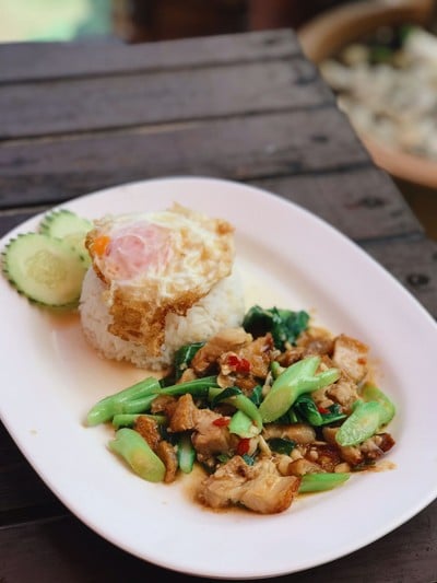นายต่อ อร่อยบอกต่อ