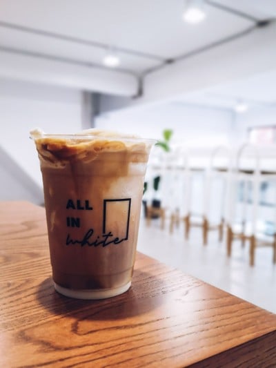 เมนูของร้าน All in white cafe