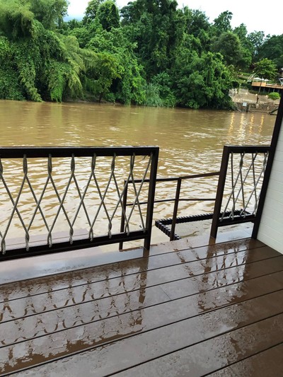 สระว่ายน้ำ/ชายหาด