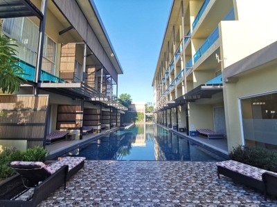 สระว่ายน้ำ/ชายหาด