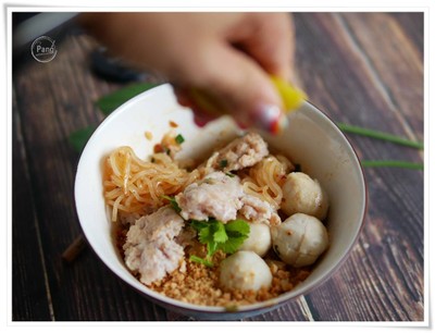 เส้นเล็กแห้งต้มยำ