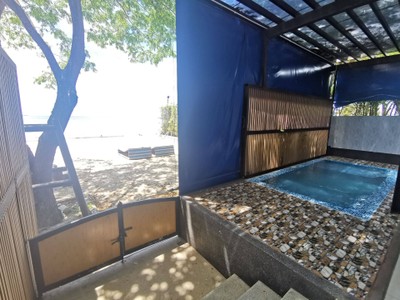 สระว่ายน้ำ/ชายหาด