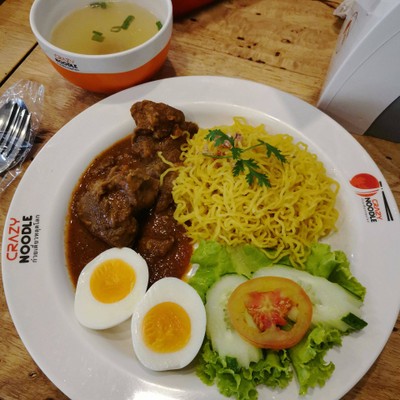 บะหมี่แห้งแกงฮังเลไข่ต้ม