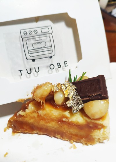 Caramel macadamia cheesecake