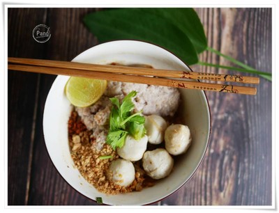 เส้นเล็กแห้งหมู