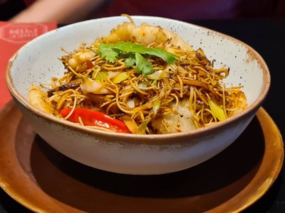 บะหมี่ผัดซอสเอ็กซ์โอซีฟู้ด