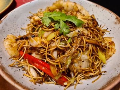 บะหมี่ผัดซอสเอ็กซ์โอซีฟู้ด