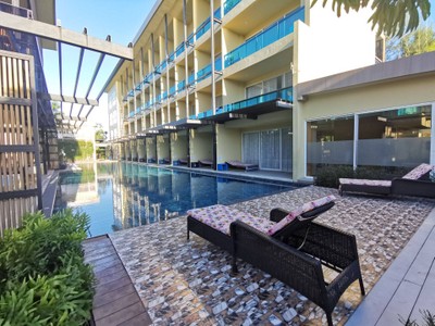 สระว่ายน้ำ/ชายหาด