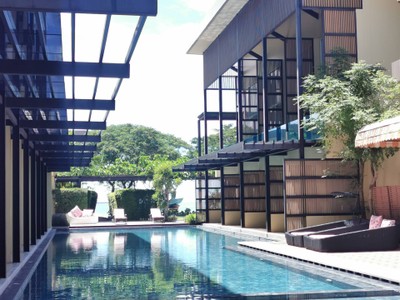 สระว่ายน้ำ/ชายหาด