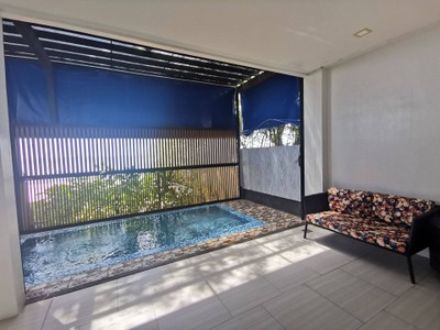 สระว่ายน้ำ/ชายหาด