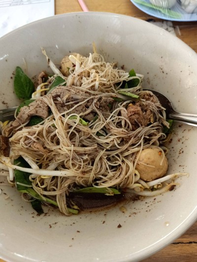 เส้นหมี่หมู พิเศษ
