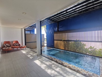 สระว่ายน้ำ/ชายหาด