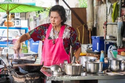 ก๋วยเตี๋ยวคั่วไก่ป้าเพียร