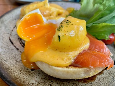 Egg Benedict with smoked salmon