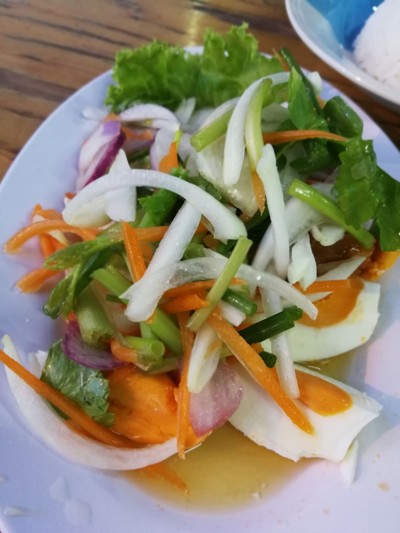 ยำไข่เค็ม
