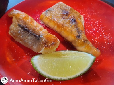 ท้องปลาแซลมอนย่างเกลือ