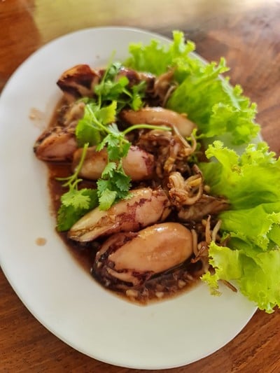 หมึกไข่ผัดน้ำปลา