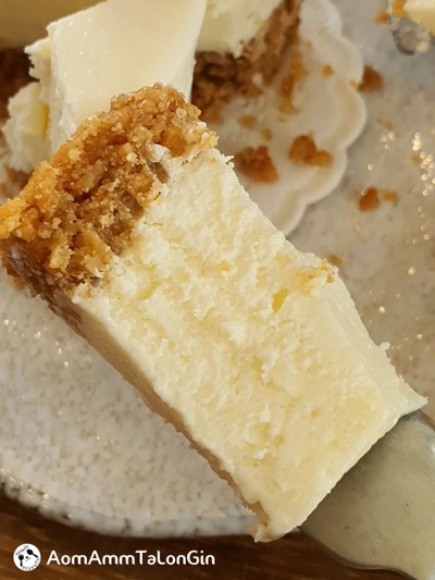 STRAWBERRY CHEESECAKE