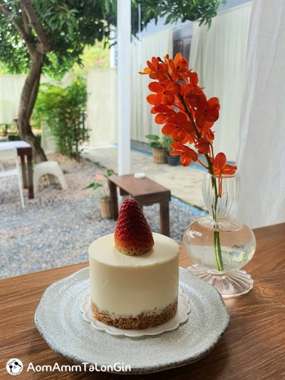 STRAWBERRY CHEESECAKE