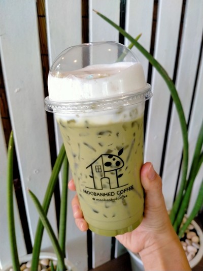 "ถ้าเธอเหงา...มานั่งกินชาเขียวกับเราได้นะ"💚
ชาเขียวนมสด💚 
#ชาเขียวนมสด🍃🍵

#M