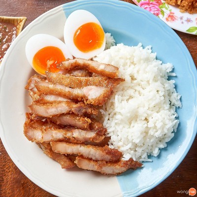 ข้าวหมูทอดไข่ตู่ม
