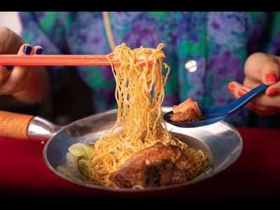 เอี๊ยบ สุกี้บ้านอากง x ผัดไทยเครื่องแน่น ประชาชืื่น