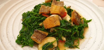 ผักหวานป่าผัดปลาสลิดกรอบ