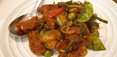 หมูกรอบผัดป่า