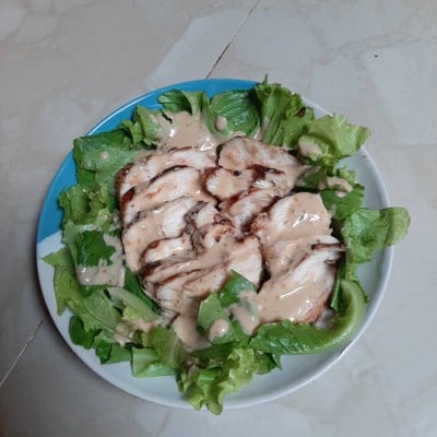 สลัดอกไก่พริกไทยดำ