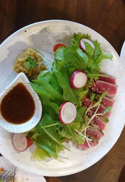 ยำสลัดแซลมอน